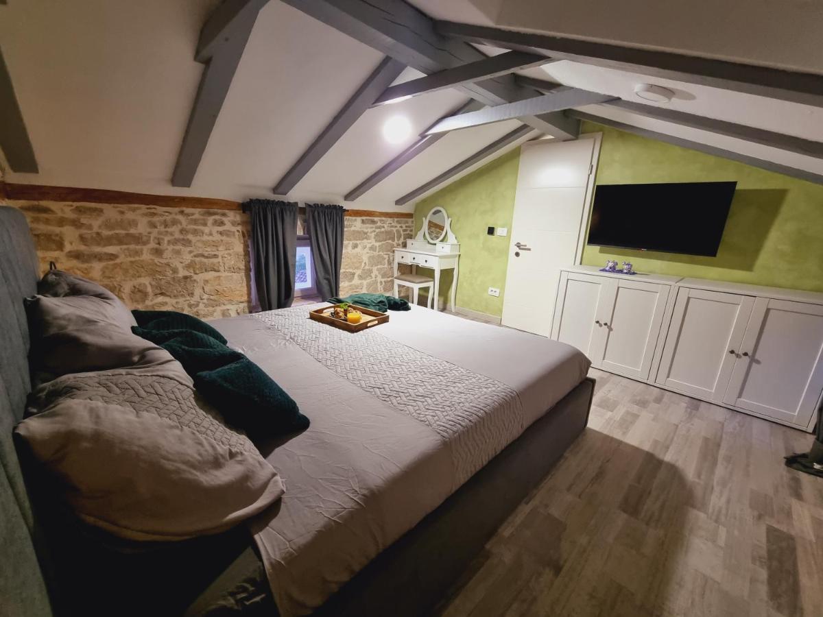 Vela & Vega Apartment Visnjan Luaran gambar