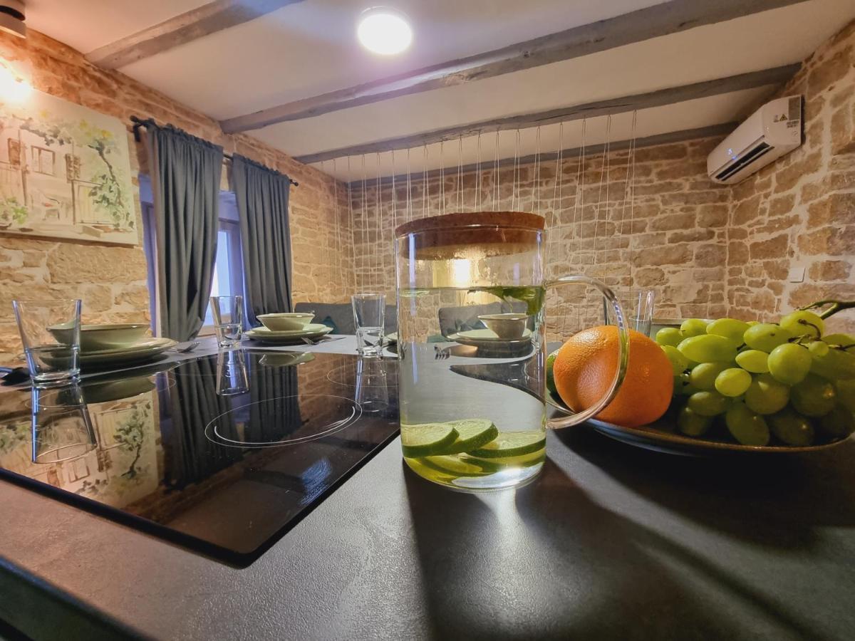 Vela & Vega Apartment Visnjan Luaran gambar