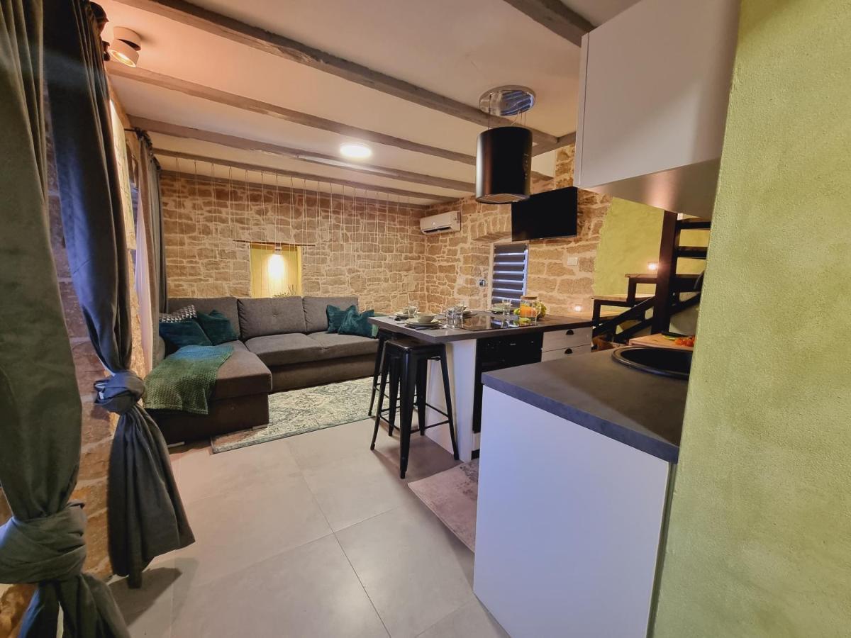 Vela & Vega Apartment Visnjan Luaran gambar