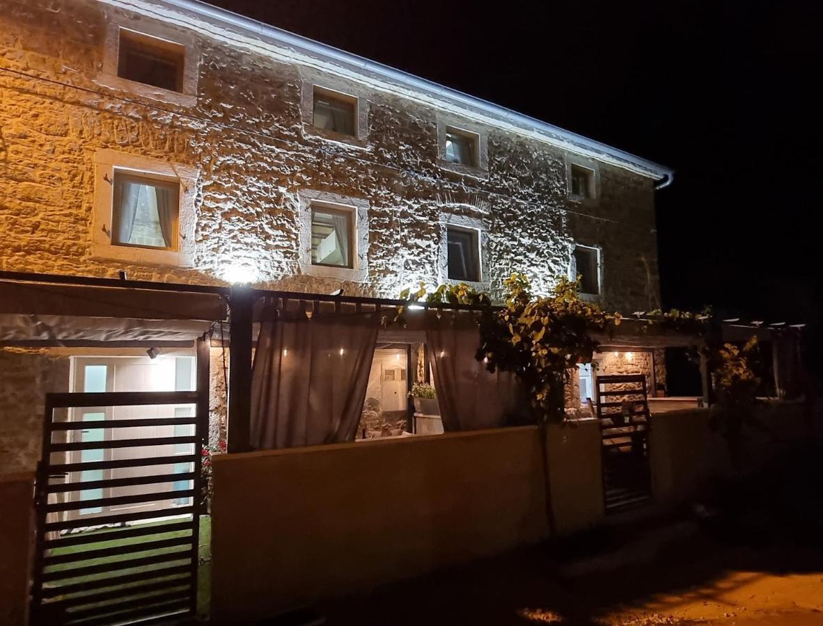 Vela & Vega Apartment Visnjan Luaran gambar