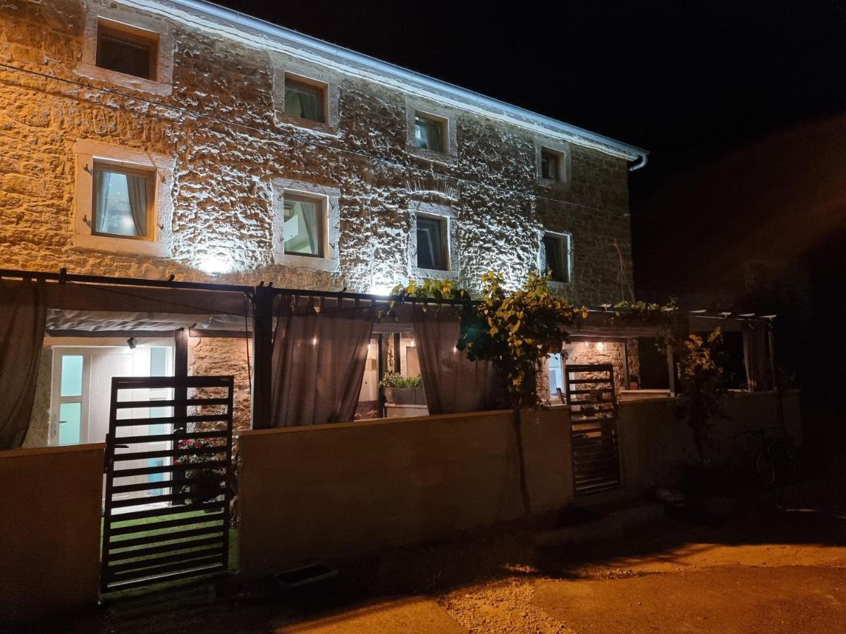 Vela & Vega Apartment Visnjan Luaran gambar