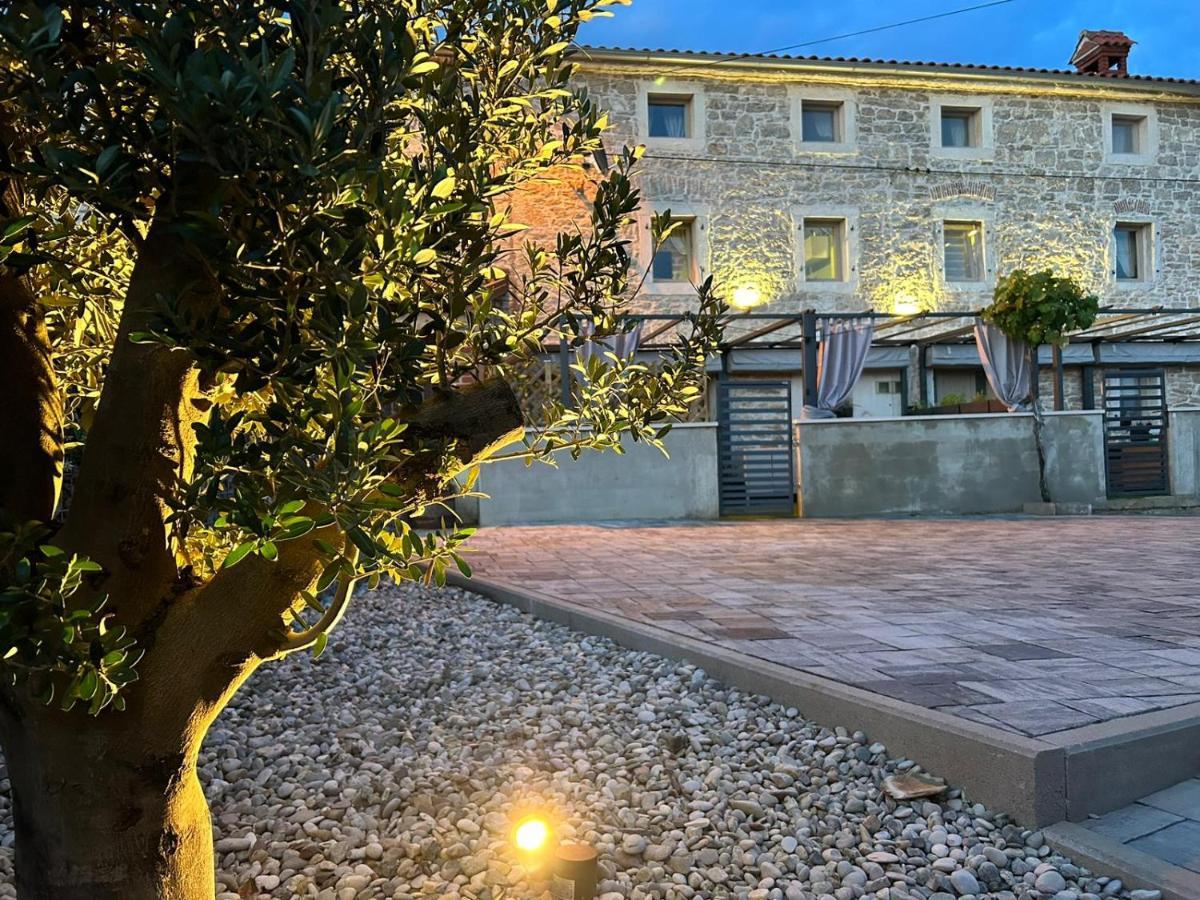 Vela & Vega Apartment Visnjan Luaran gambar